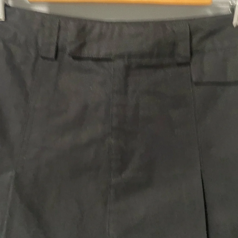 Sans Souci Black Cotton Pleated Mini Skirt. Size Small